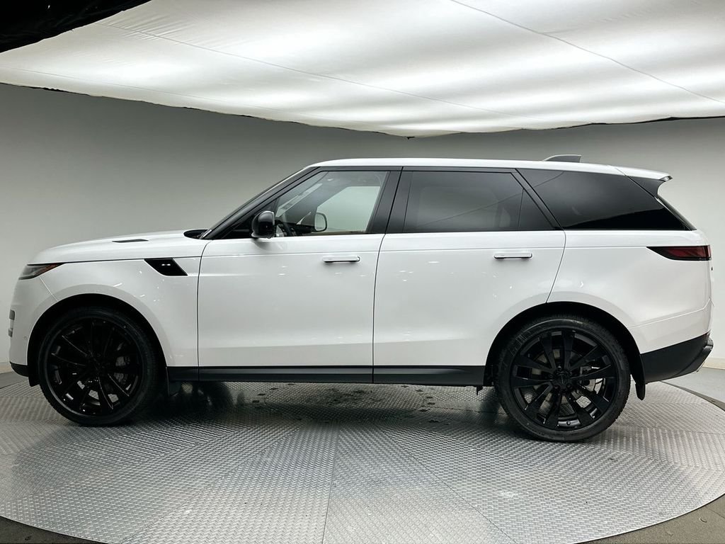 New 2026 Fuji White Land Rover SE image 2
