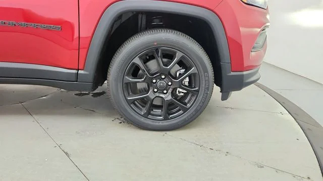 New 2026 Red Hot Pearlcoat Jeep Latitude image 23