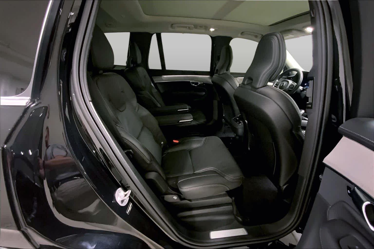 Used 2025 Onyx Black Metallic Volvo Ultra image 19