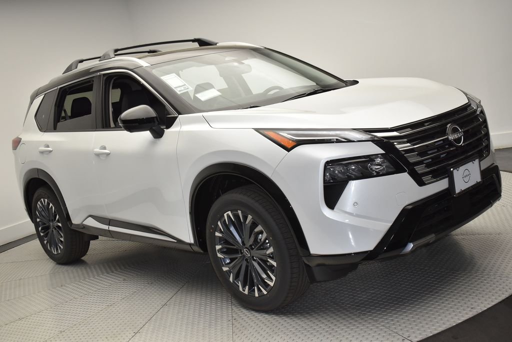 New 2026 Everest White Pearl TriCoat / Super Black Two-tone Nissan Platinum image 3