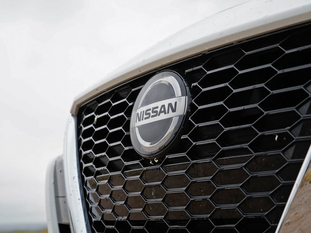 Used 2021 White Nissan 2.5 S image 2