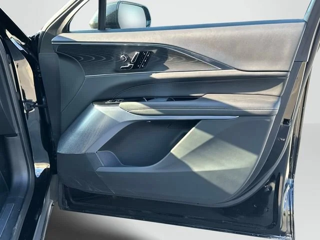 2025 Cadillac LYRIQ Luxury 2 - Photo 23