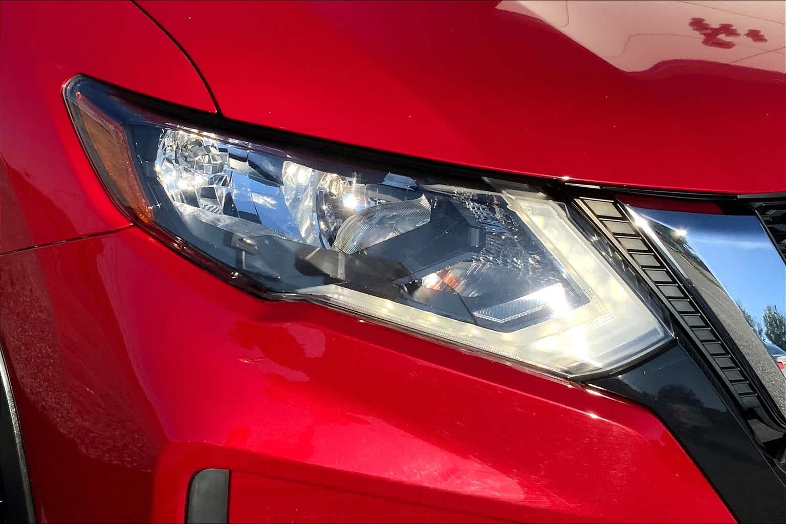 Used 2017 Palatial Ruby Nissan SV image 26