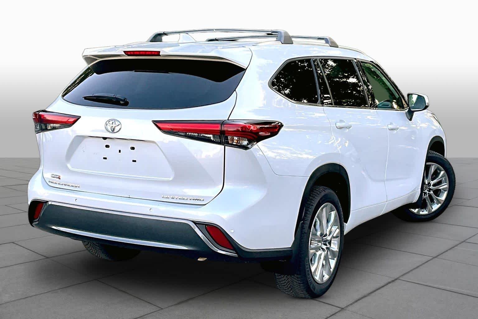 Used 2023 Wind Chill Pearl Toyota Limited image 13