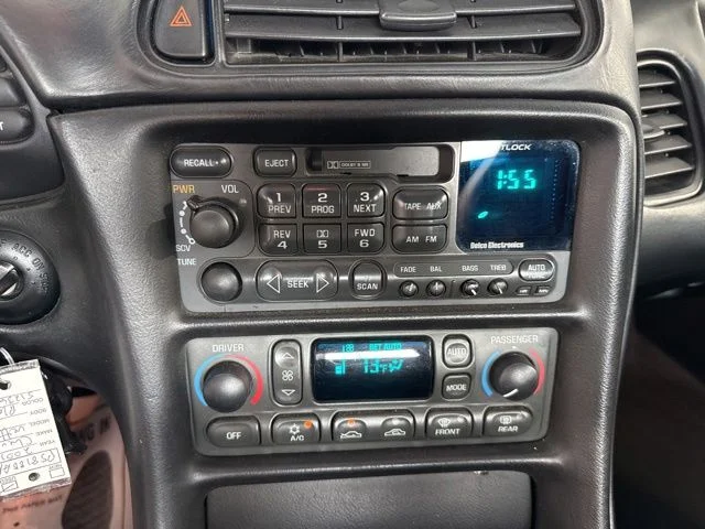 Used 2001 Black Chevrolet Base image 19