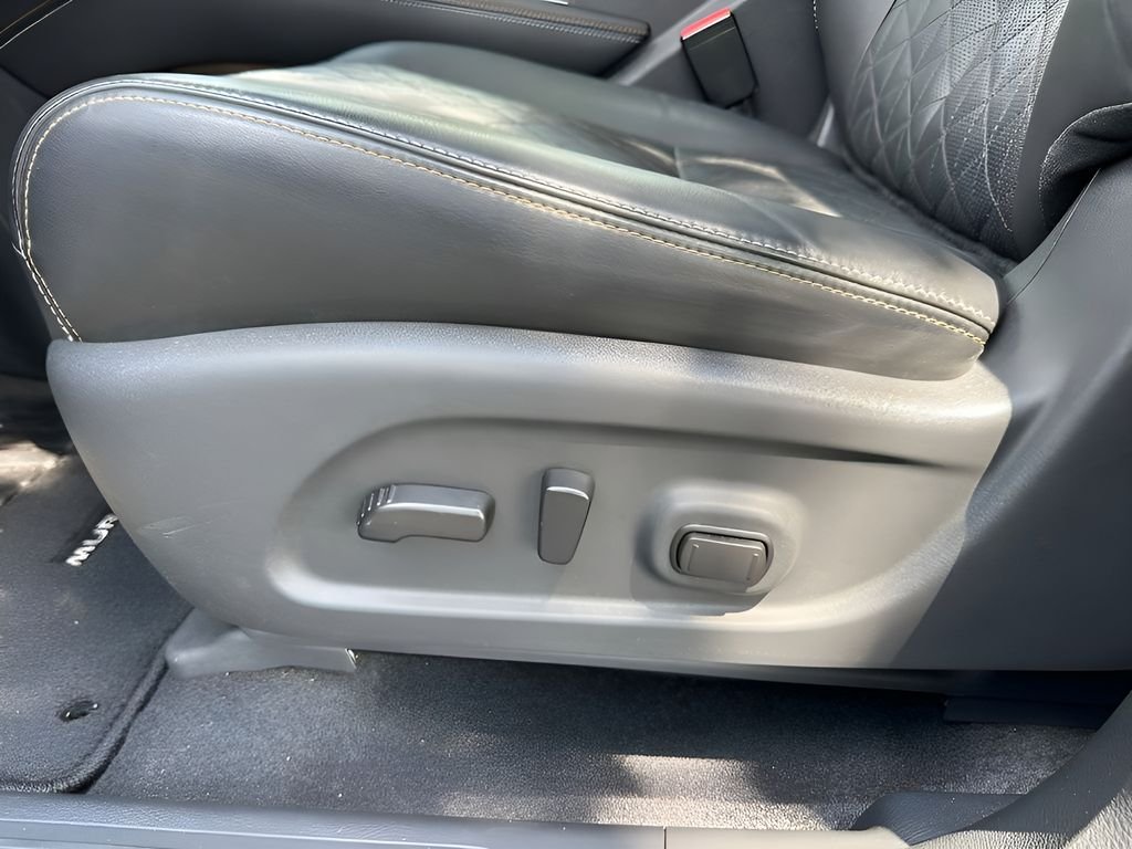 Used 2024 Black Nissan Platinum image 19