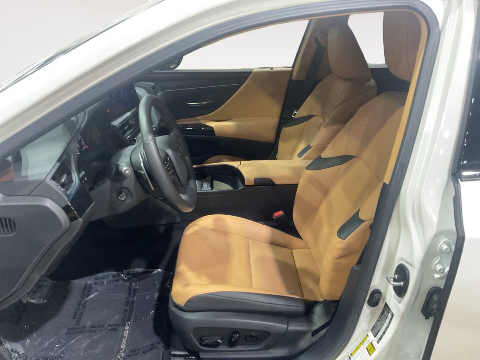 Used 2025 White Lexus 350 image 12