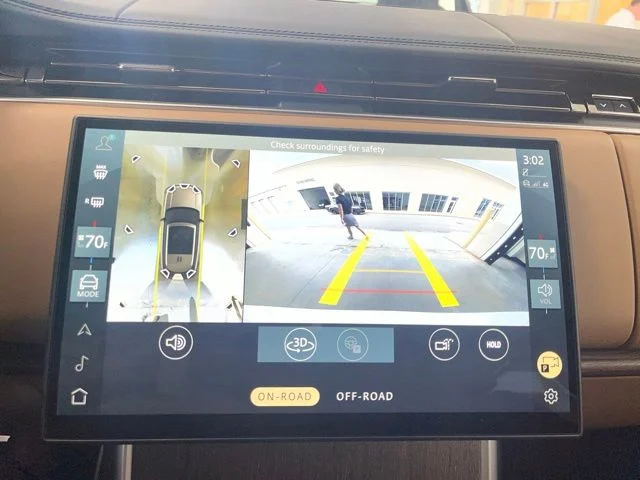Used 2025 Fuji White Land Rover SE image 17