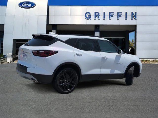 Used 2021 Summit White Chevrolet LT image 4