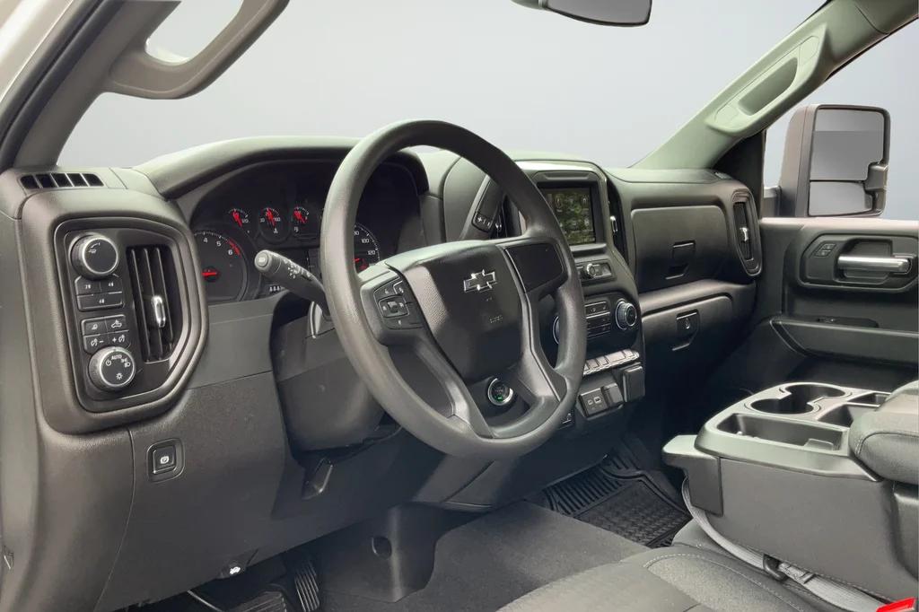Used 2025 White Chevrolet Custom image 25