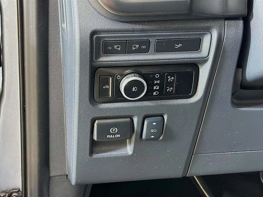 Used 2024 Carbonized Gray Metallic Ford Lariat image 32