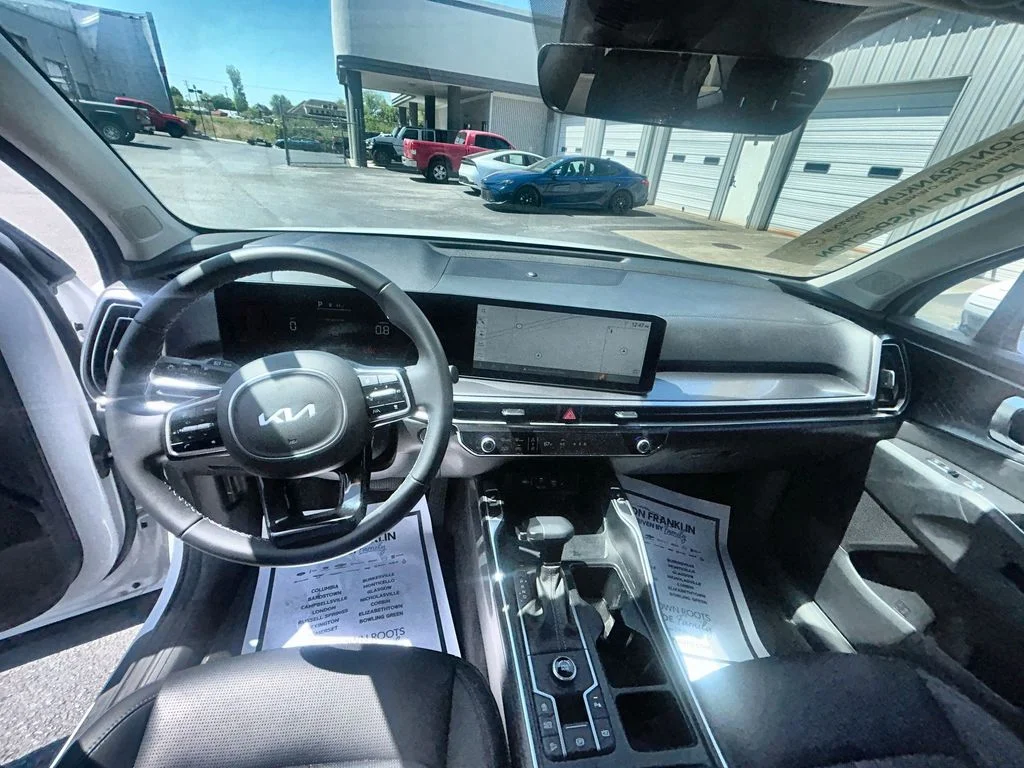 Used 2025 White Kia EX image 10