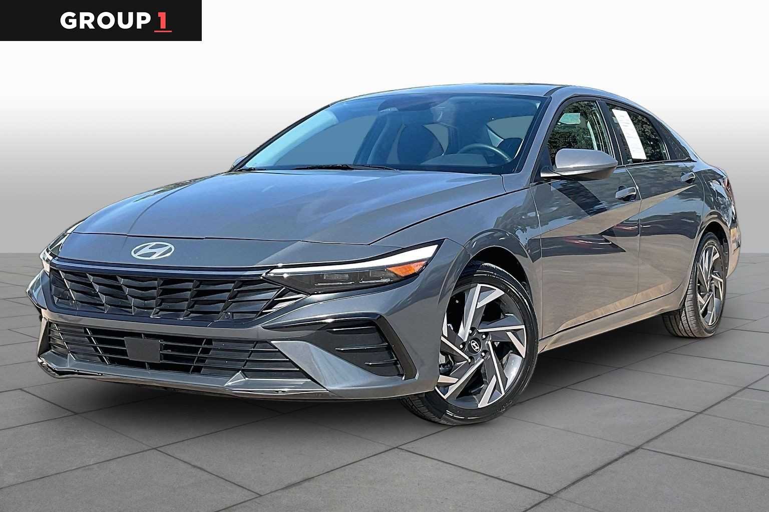 Certified Pre-Owned 2025 Hyundai Elantra SEL Convenience