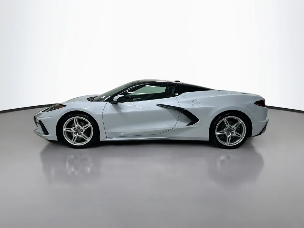 Used 2024 White Chevrolet Stingray image 2