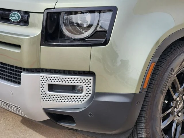 Used 2025 Pangea Green Metallic Land Rover S image 8