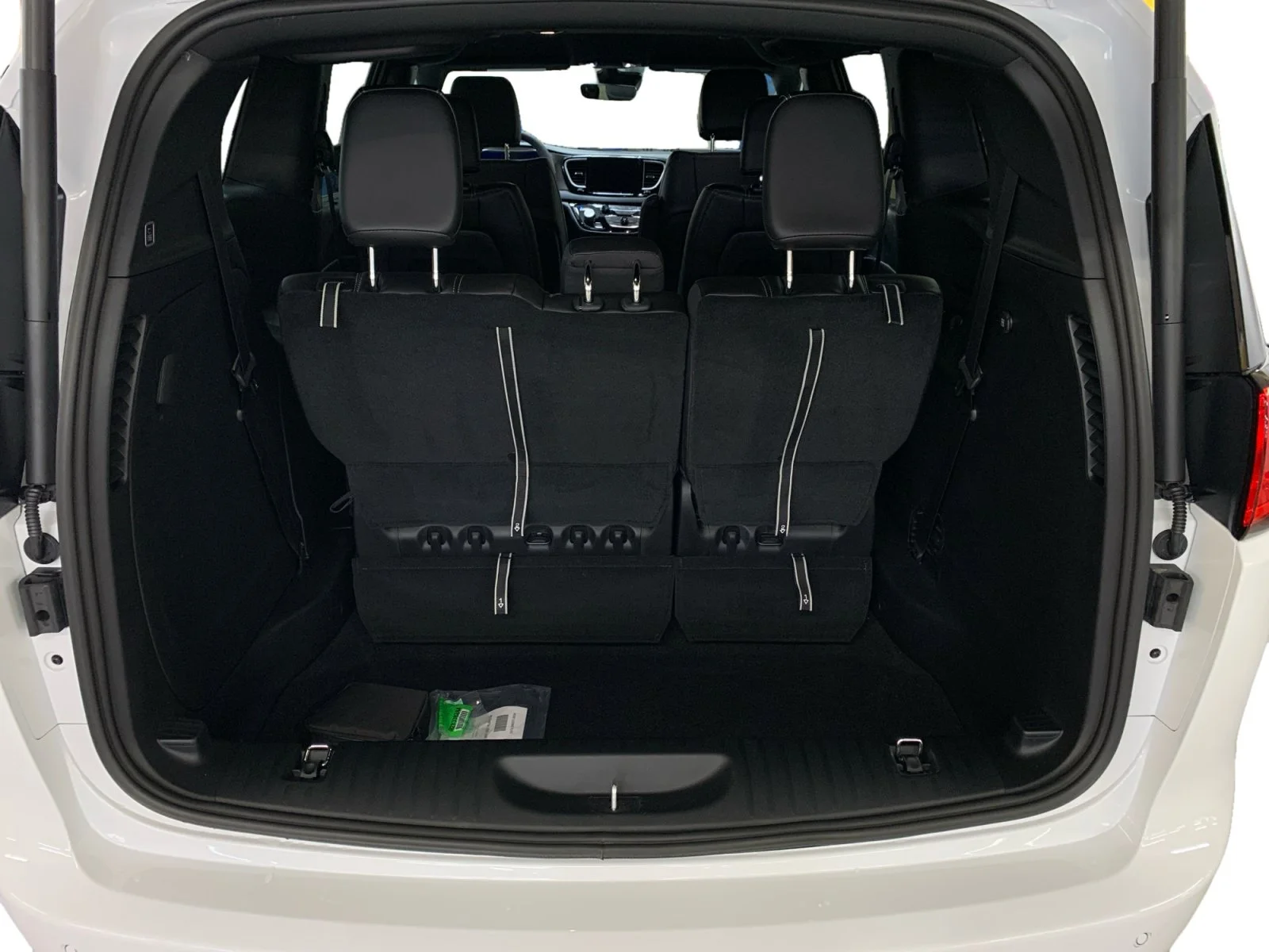 New 2027 Bright White Chrysler SXT image 19