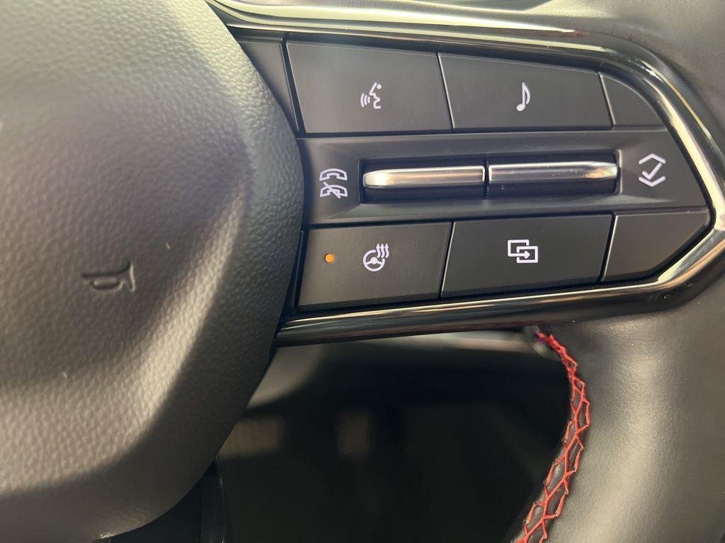 Used 2025 Pearl Chevrolet RS image 21
