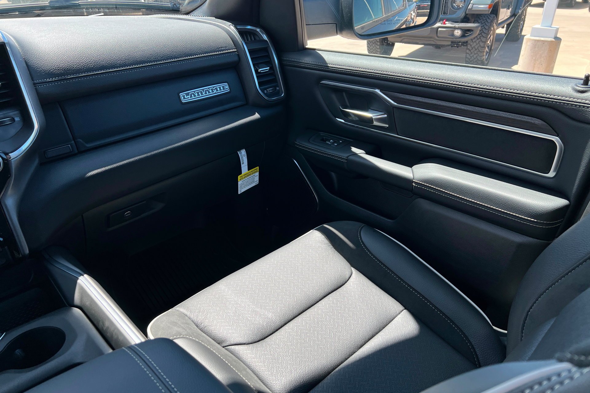 New 2026 Granite Crystal Metallic Clear-Coat Exterior Paint RAM Laramie image 11