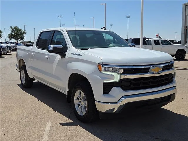 Used 2025 Summit White Chevrolet LT w/1LT 4x2 Crew Cab 5.75 ft. box 147.4 in. WB image 6