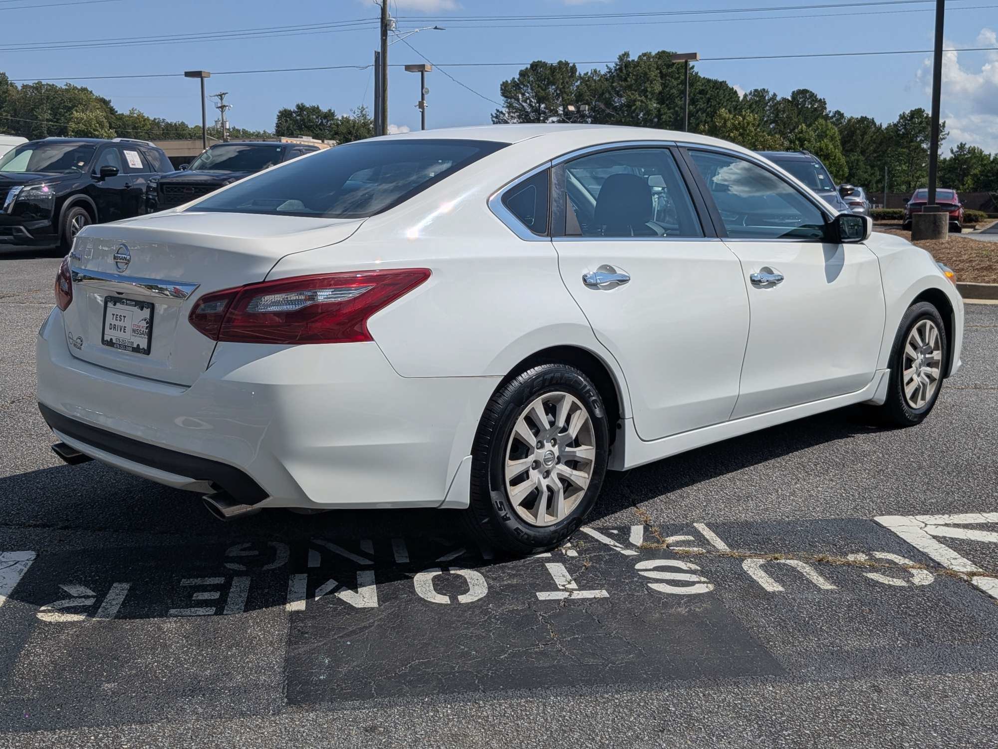 Used 2018 White Nissan 2.5 S image 3