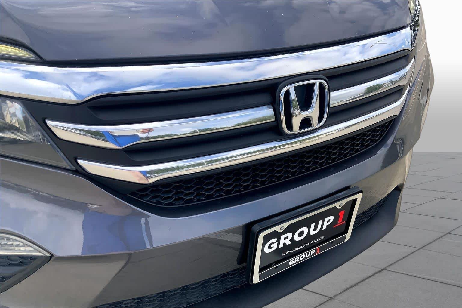 Used 2017 Modern Steel Metallic Honda EX-L image 29