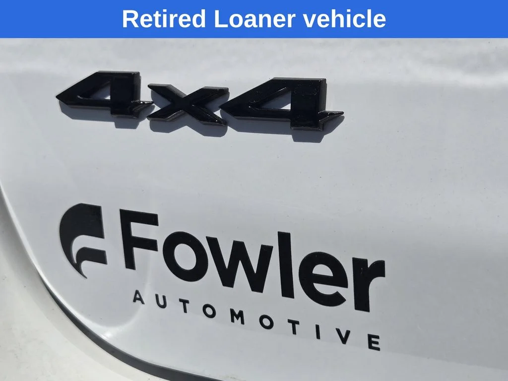 New 2025 Bright White Clear-Coat Exterior Paint Jeep Limited image 8