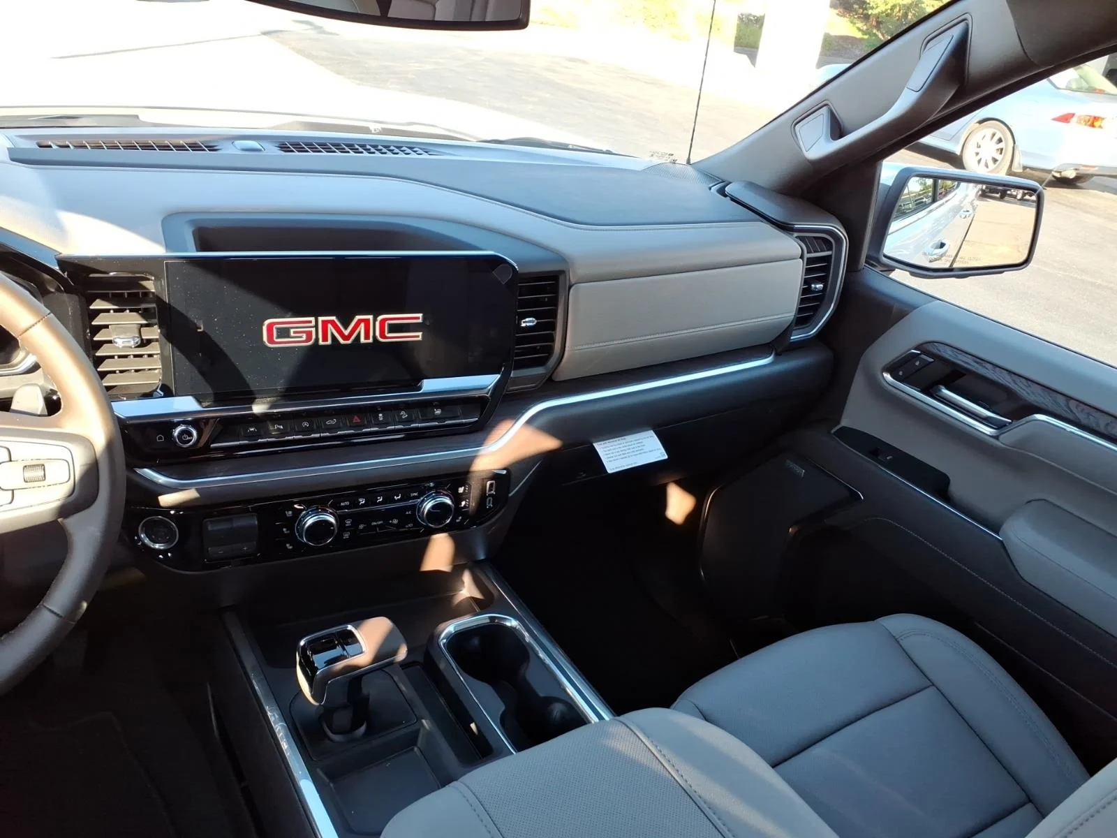 2026 GMC Sierra 1500 SLT - Photo 8