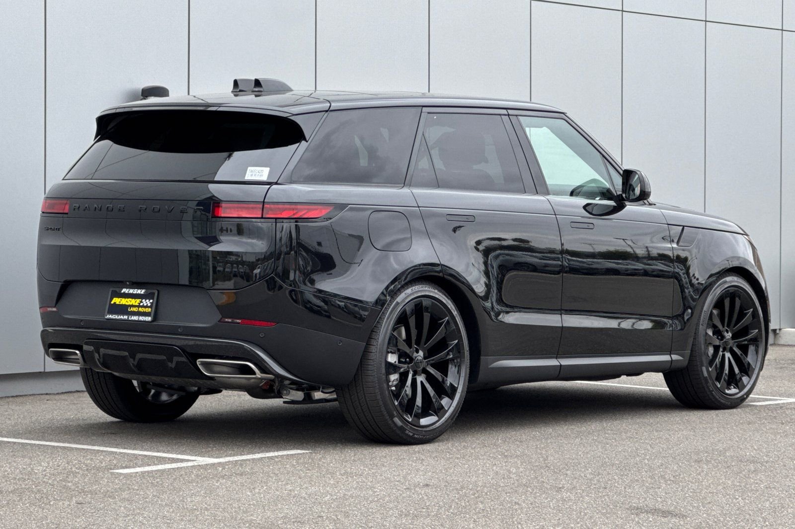 New 2026 Santorini Black Land Rover SE image 5