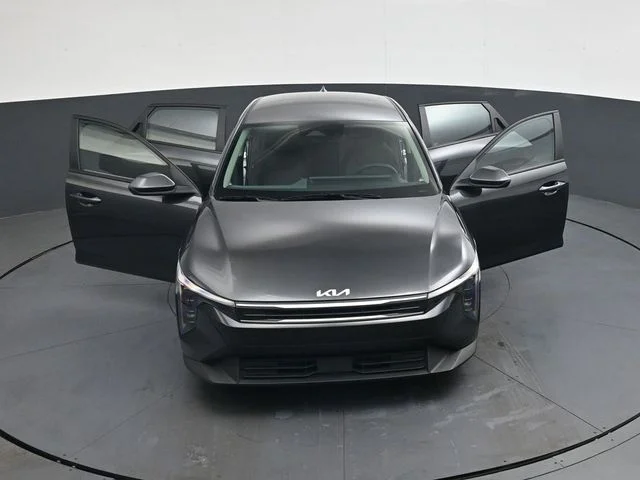2025 Kia K4 LXS - Photo 32