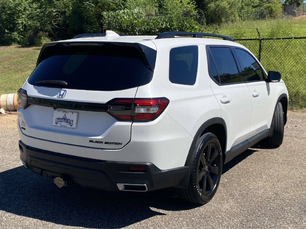 Certified Used 2025  Honda Black Edition image 9