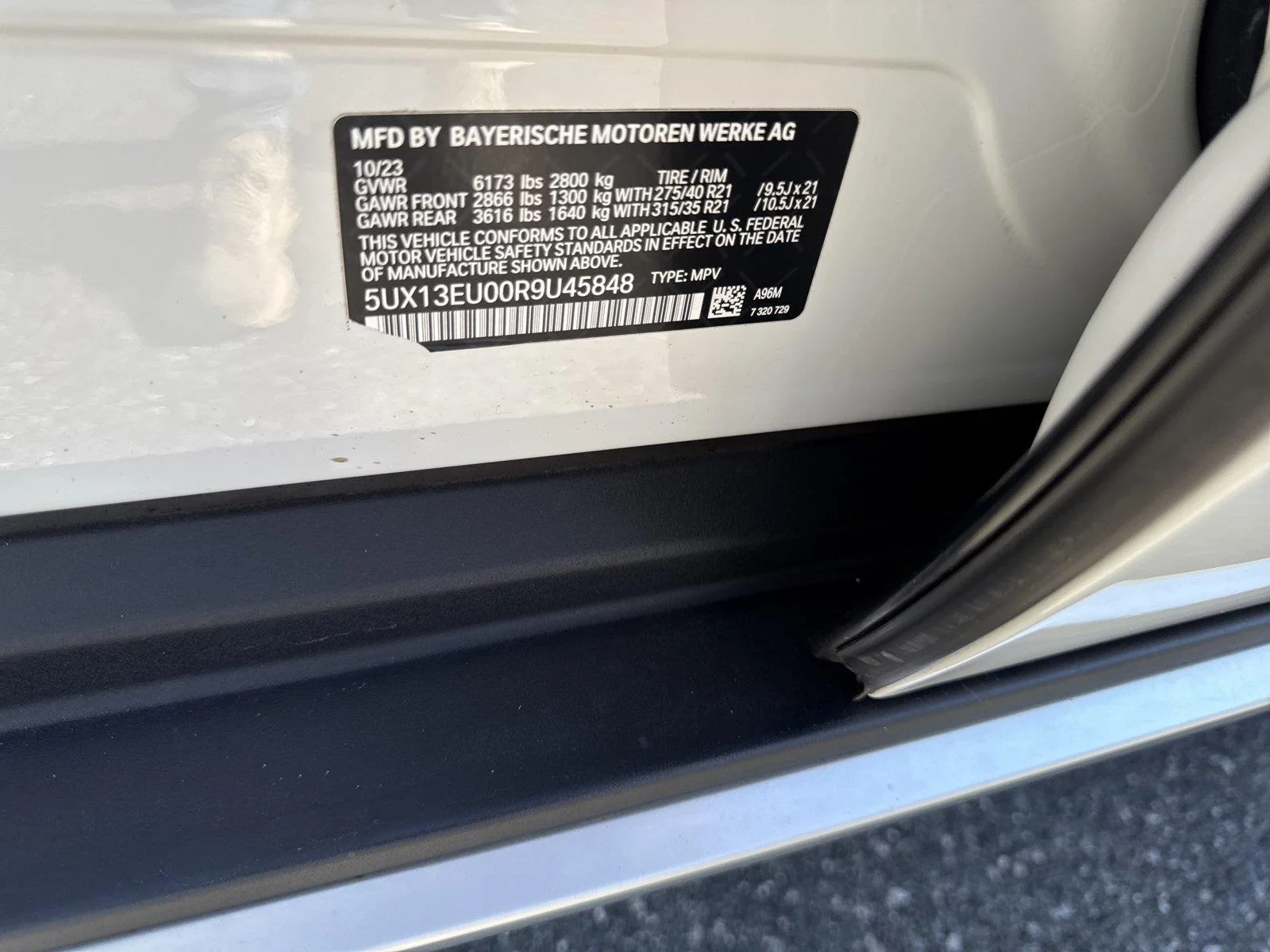 Used 2024 Mineral White Metallic BMW sDrive40i image 37