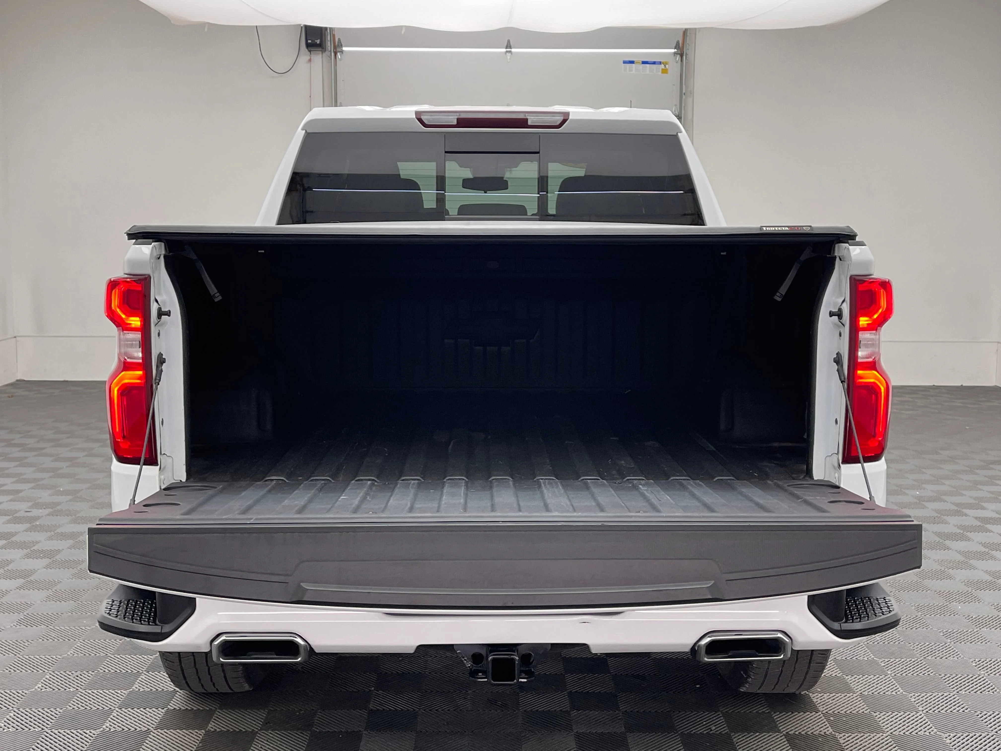 Used 2024 Summit White Chevrolet RST image 9