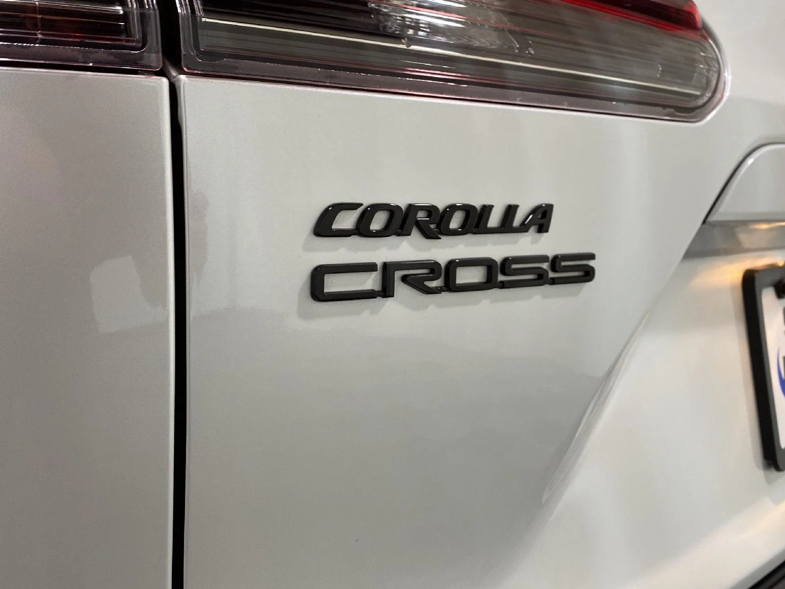 Used 2024 Wind Chill Pearl Toyota XSE image 17