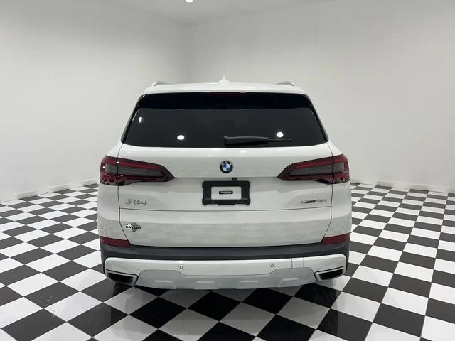 Certified Used 2021 White BMW xDrive40i image 4