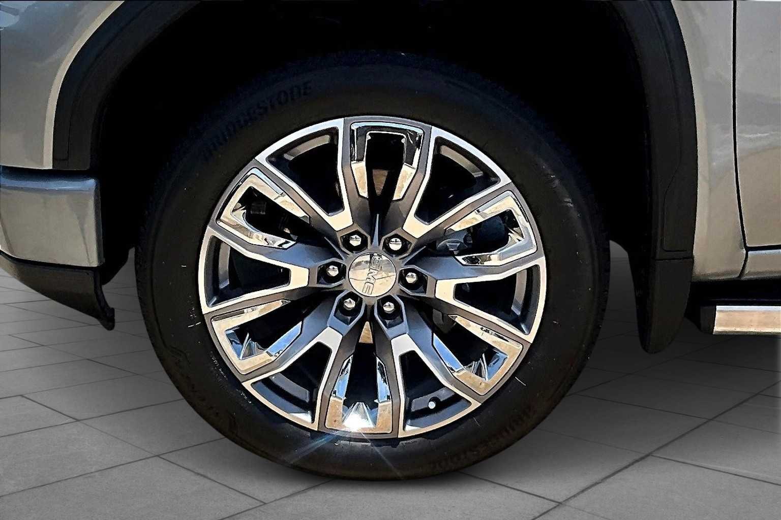 Used 2024 Sterling Metallic GMC Denali image 10