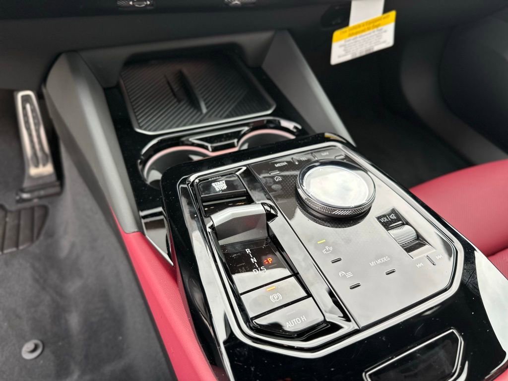 New 2026 Mineral White Metallic BMW 530i xDrive image 32