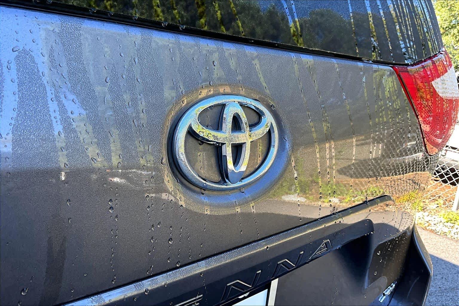 Used 2020 Predawn Gray Mica Toyota XLE image 31