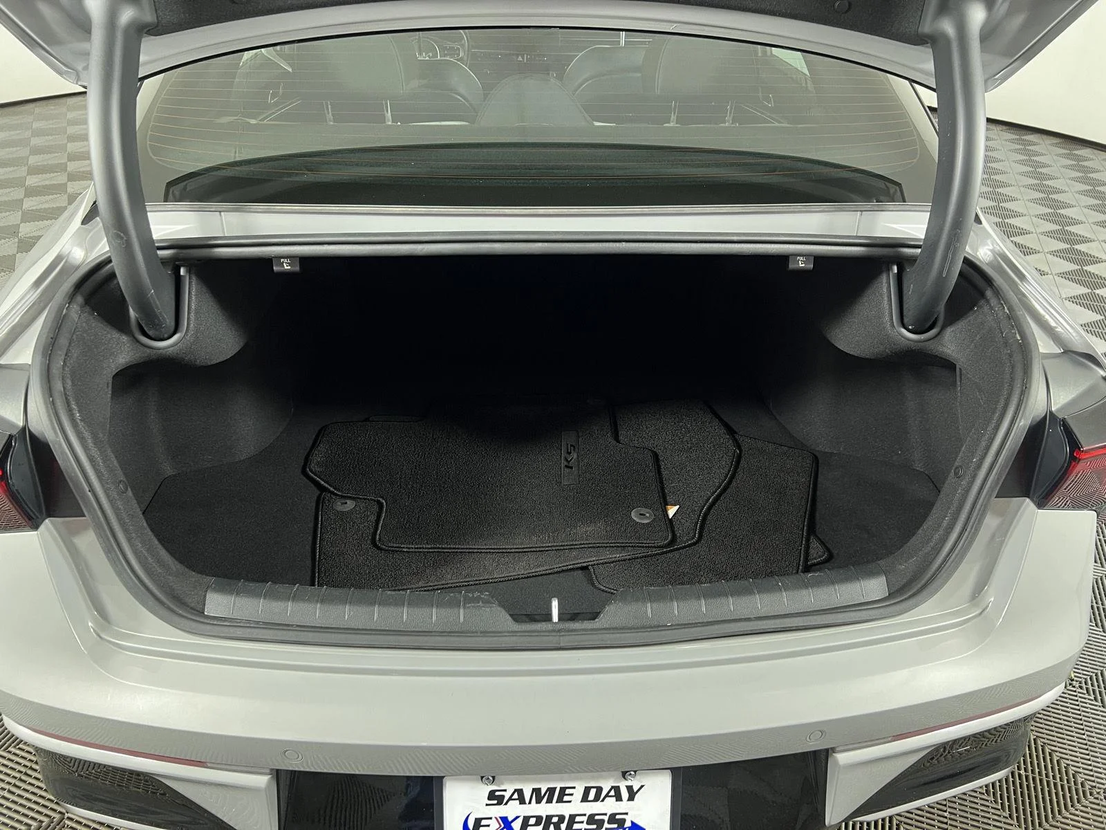 Certified Used 2025 Wolf Gray Kia GT-Line image 24