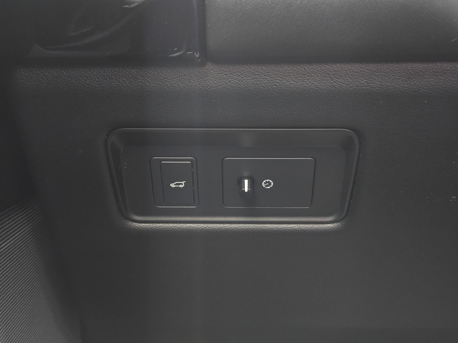 Used 2019 Carpathian Grey Premium Metallic Land Rover SC image 22