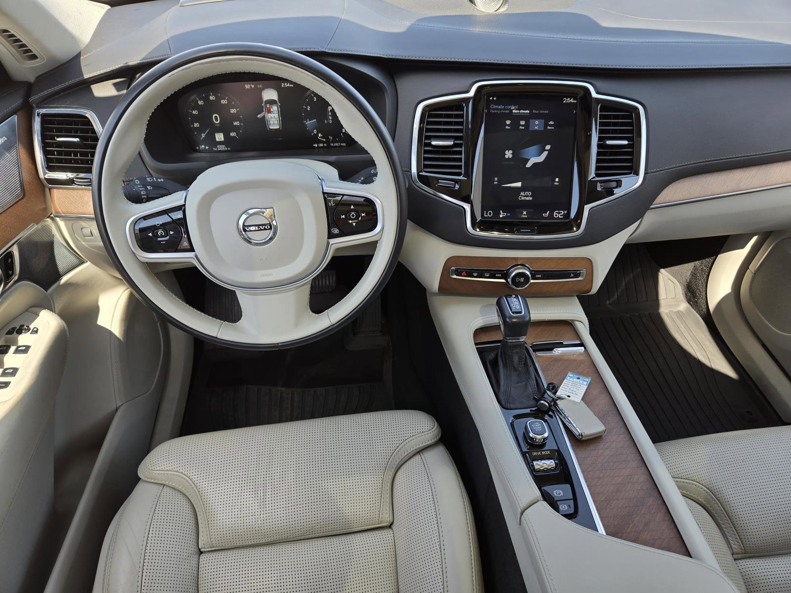 Used 2019 Crystal White Pearl Volvo Inscription image 35