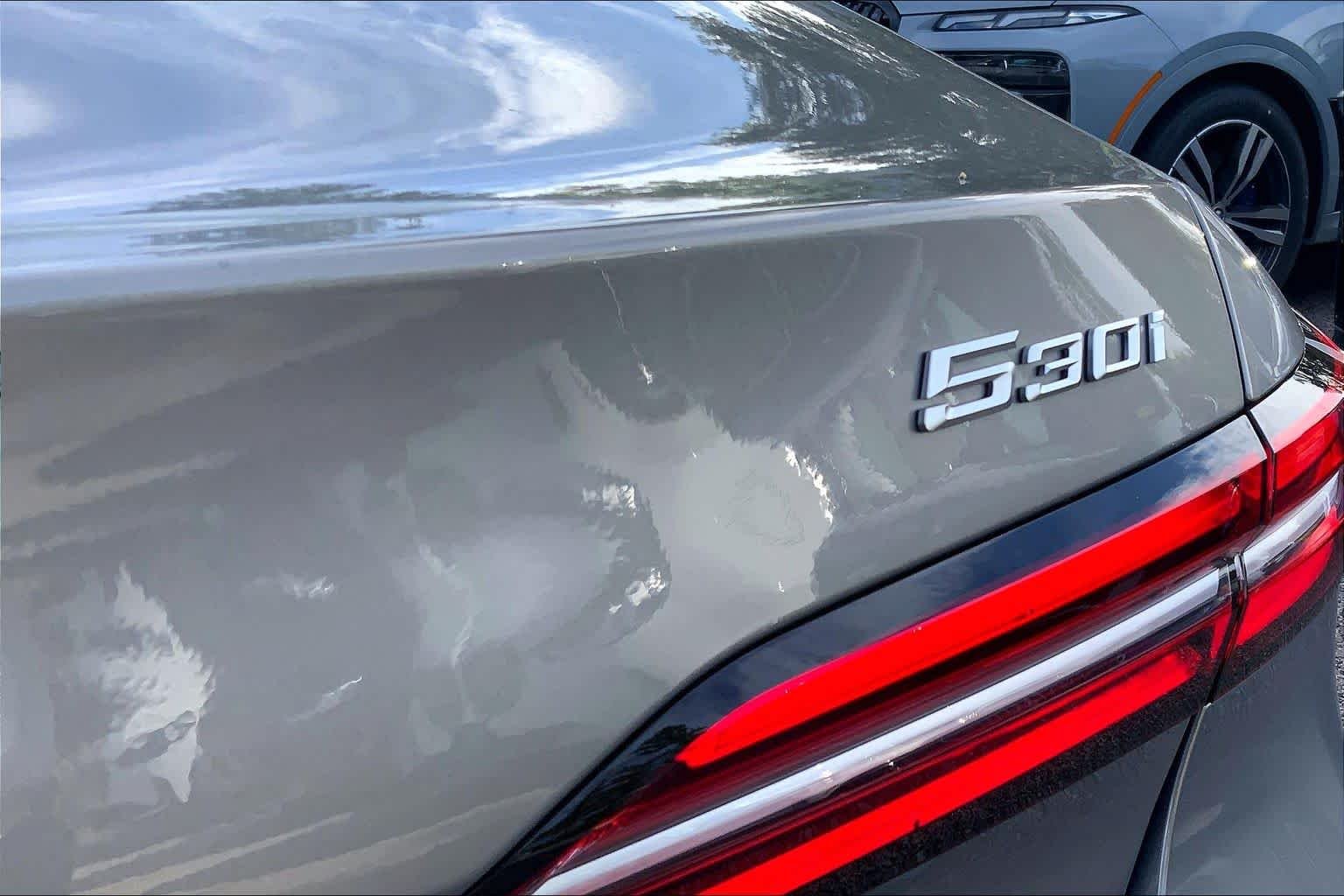 New 2027 Oxide Grey Metallic BMW 530i xDrive image 15