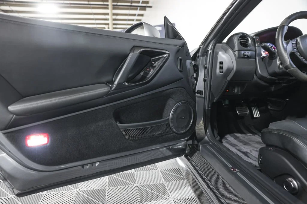 Used 2013 Gray Nissan Premium image 33