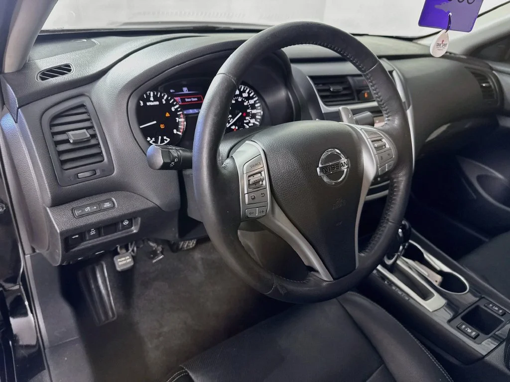 Used 2016 Black Nissan 3.5 SL image 9