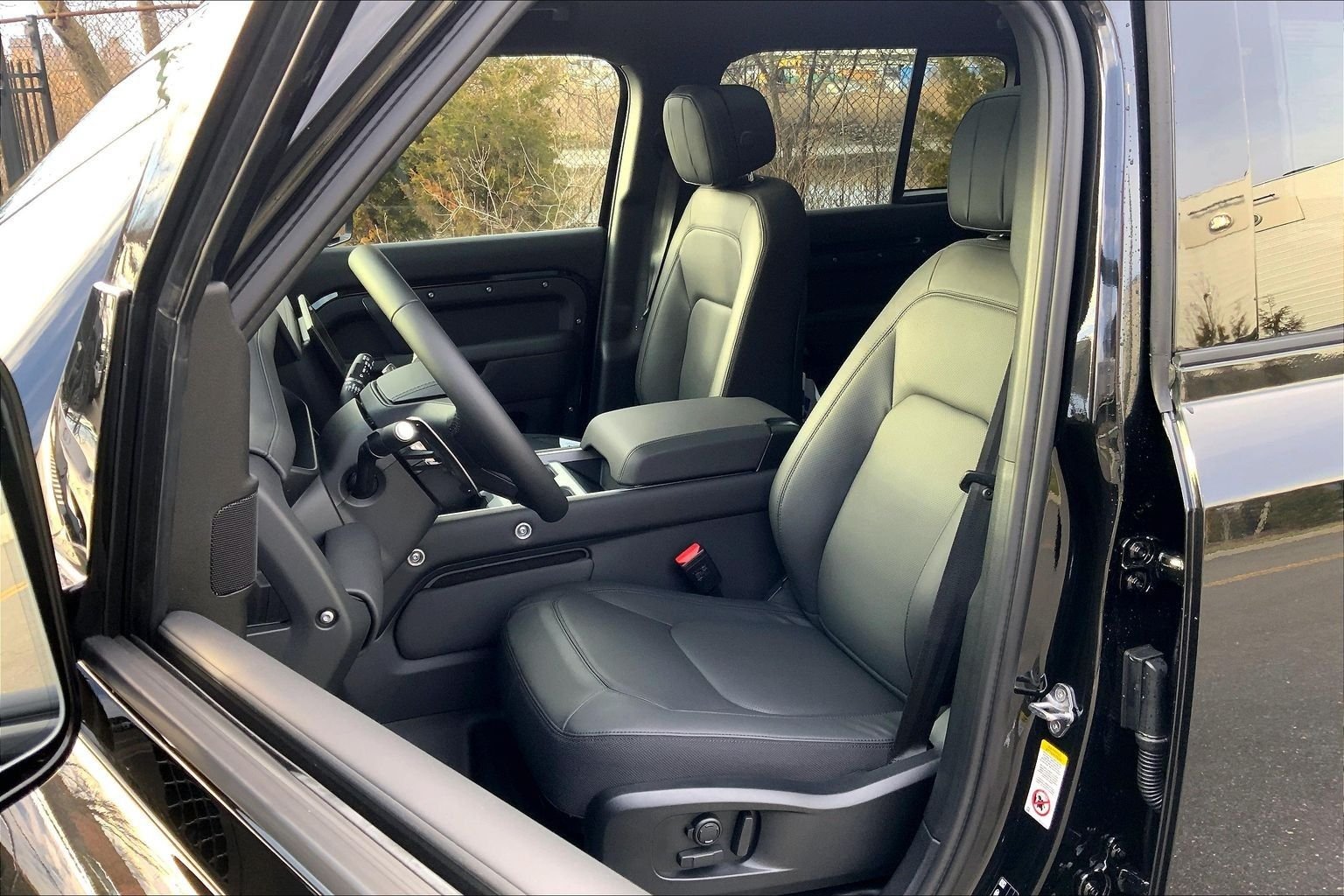 New 2026 Santorini Black Land Rover V8 image 9