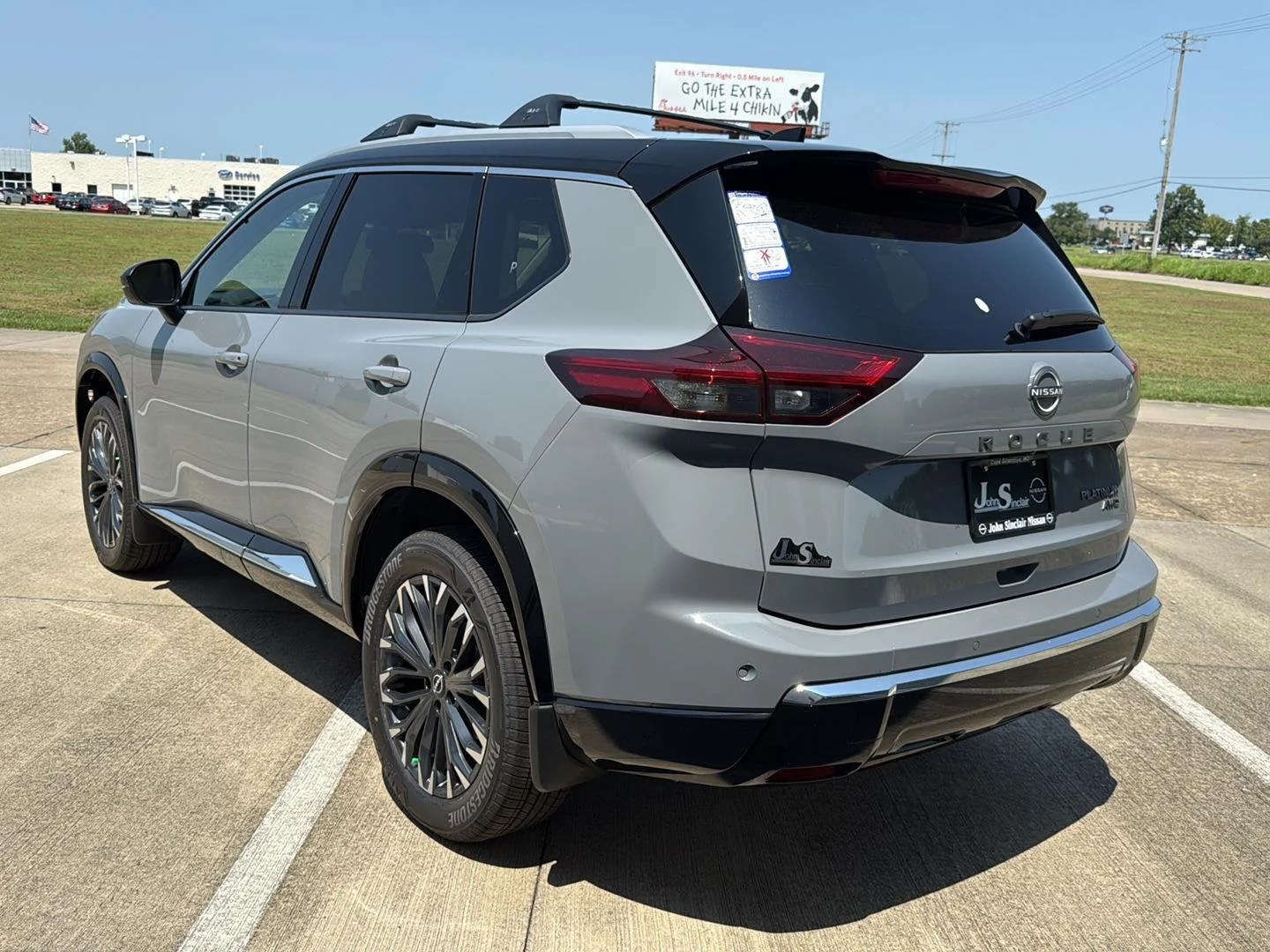 New 2026 Boulder Gray Pearl/Super Black Nissan Platinum image 5
