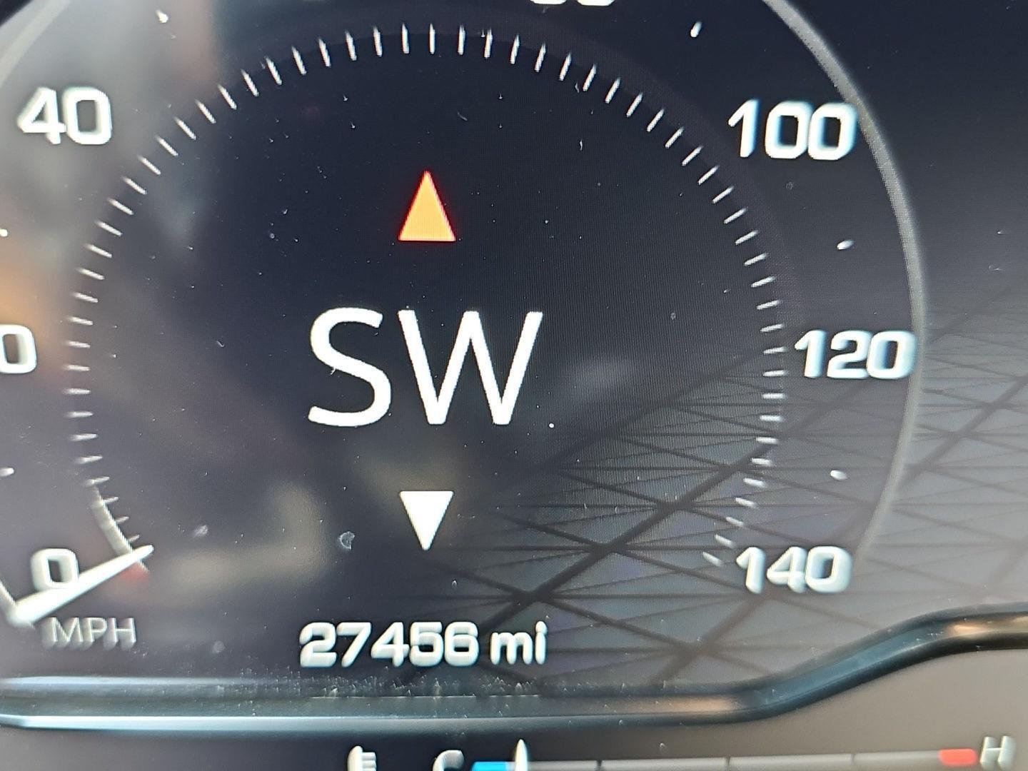 Used 2024 Summit White GMC Elevation image 15