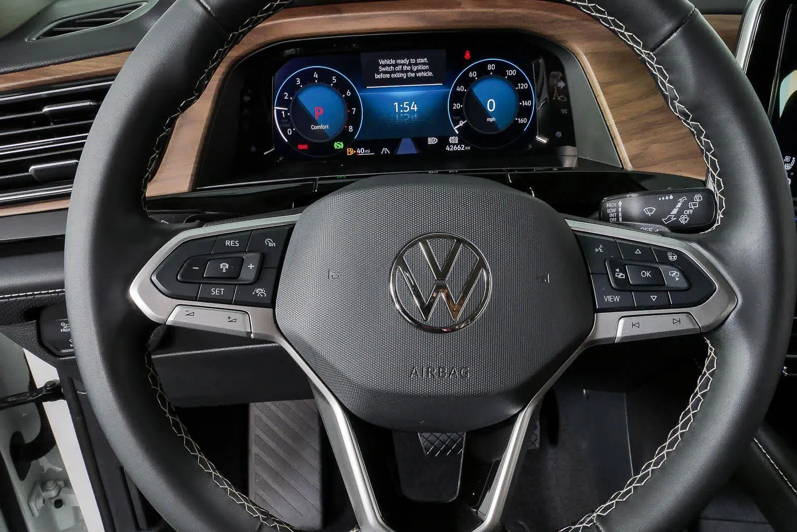 Certified Used 2025  VOLKSWAGEN SE image 8