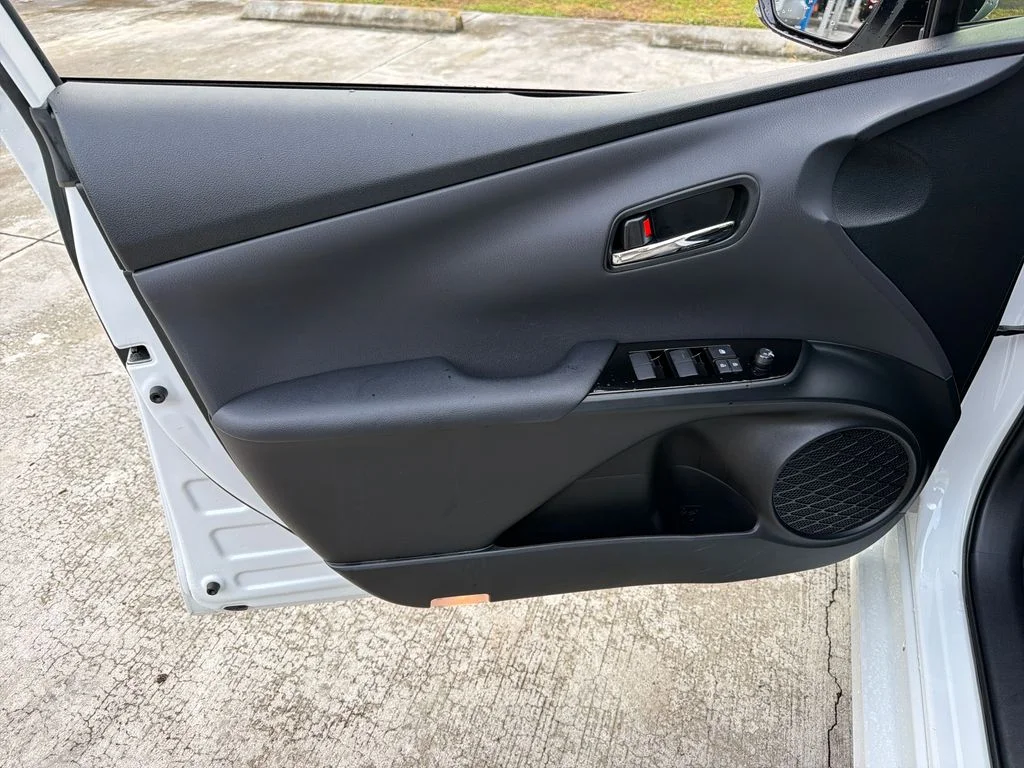 2021 Toyota Prius LE - Photo 15