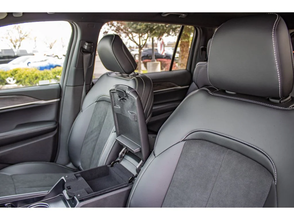 New 2026 SILVER ZYNITH Jeep Laredo Altitude image 34