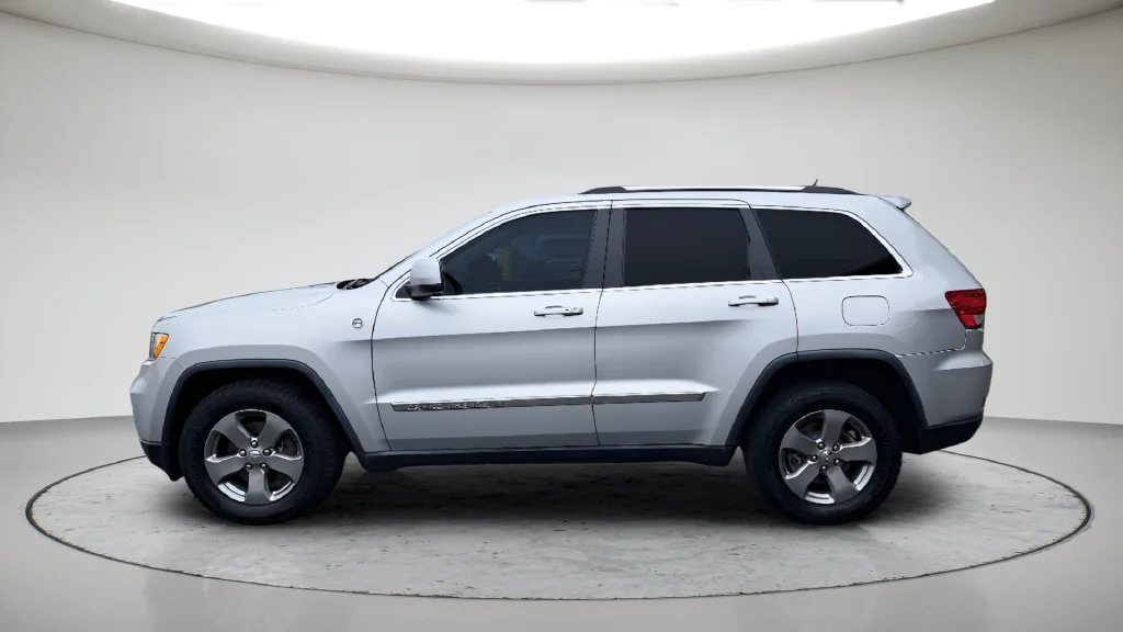 Used 2011 Silver Jeep Laredo image 8